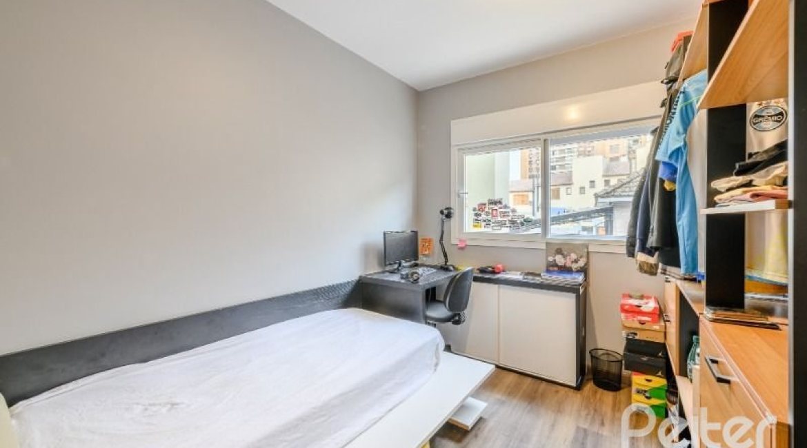 Casa em Condomínio à venda com 190m², 3 dormitórios, 1 suíte, 2 vagas, no bairro Tristeza em Porto Alegre