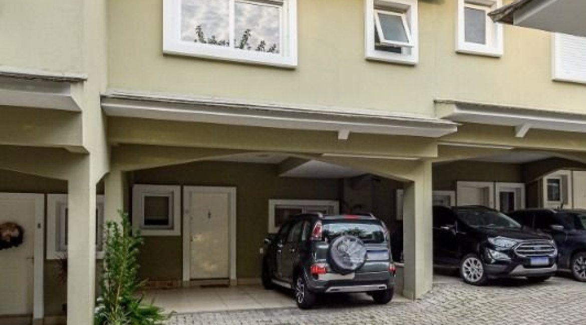 Casa em Condomínio à venda com 190m², 3 dormitórios, 1 suíte, 2 vagas, no bairro Tristeza em Porto Alegre