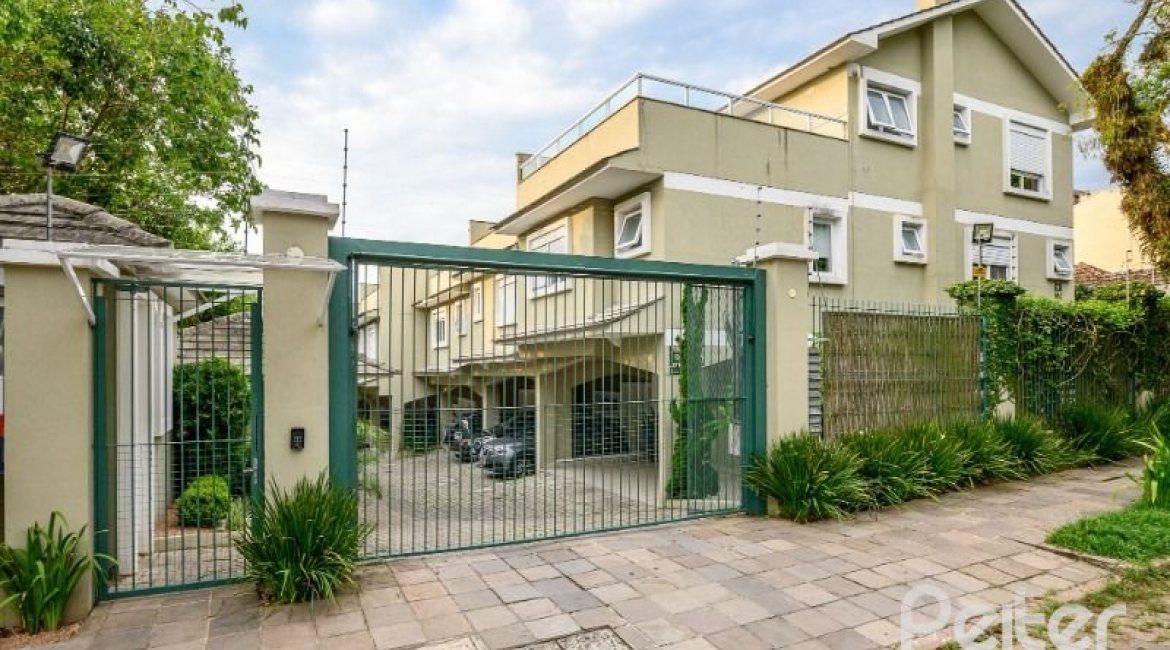 Casa em Condomínio à venda com 190m², 3 dormitórios, 1 suíte, 2 vagas, no bairro Tristeza em Porto Alegre