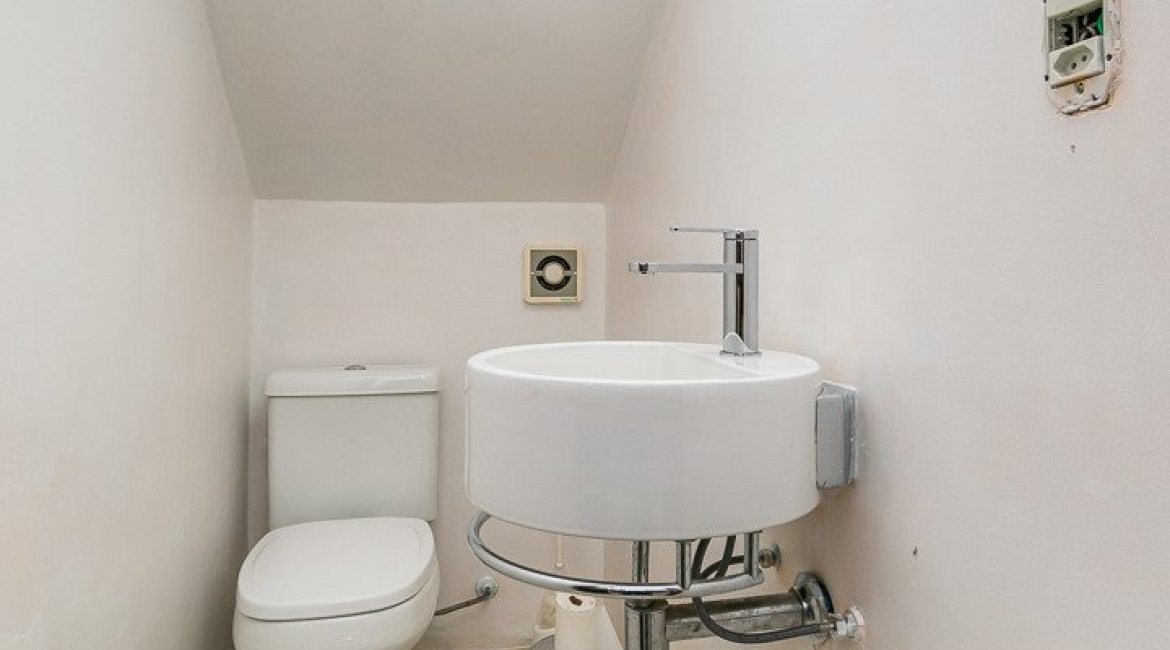 Casa à venda com 262m², 3 dormitórios, 1 suíte, 2 vagas, no bairro Jardim Isabel em Porto Alegre