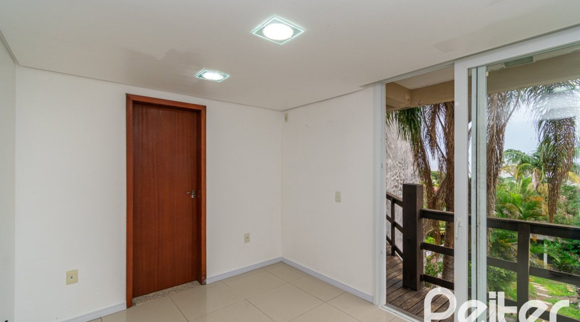 Casa à venda com 262m², 3 dormitórios, 1 suíte, 2 vagas, no bairro Jardim Isabel em Porto Alegre