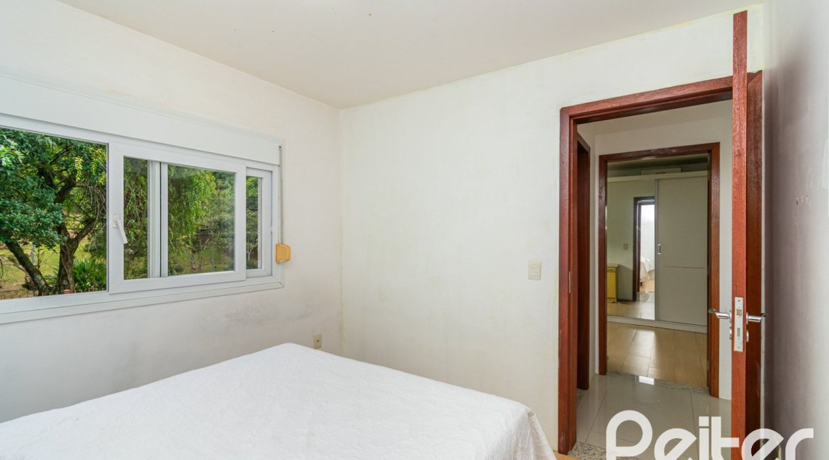 Casa à venda com 262m², 3 dormitórios, 1 suíte, 2 vagas, no bairro Jardim Isabel em Porto Alegre