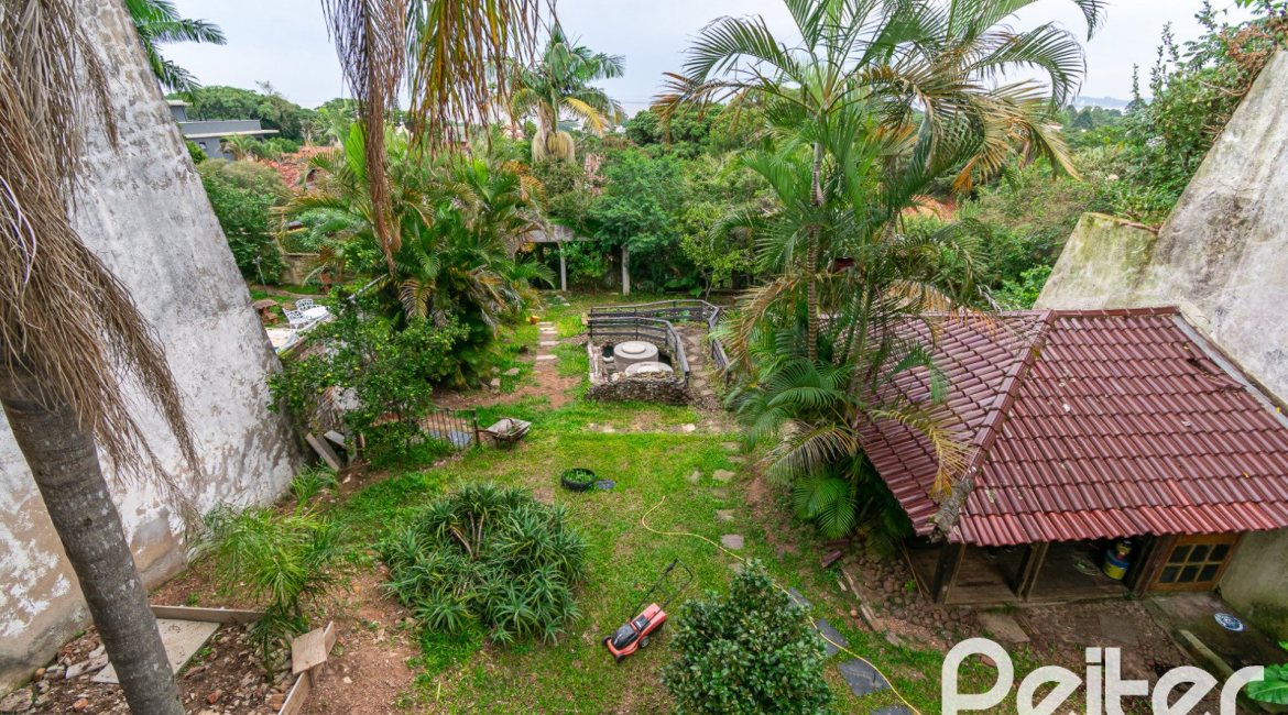 Casa à venda com 262m², 3 dormitórios, 1 suíte, 2 vagas, no bairro Jardim Isabel em Porto Alegre