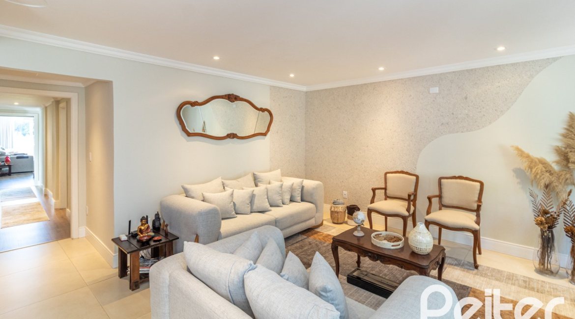 Casa à venda com 380m², 4 dormitórios, 4 suítes, 3 vagas, no bairro Vila Assunção em Porto Alegre