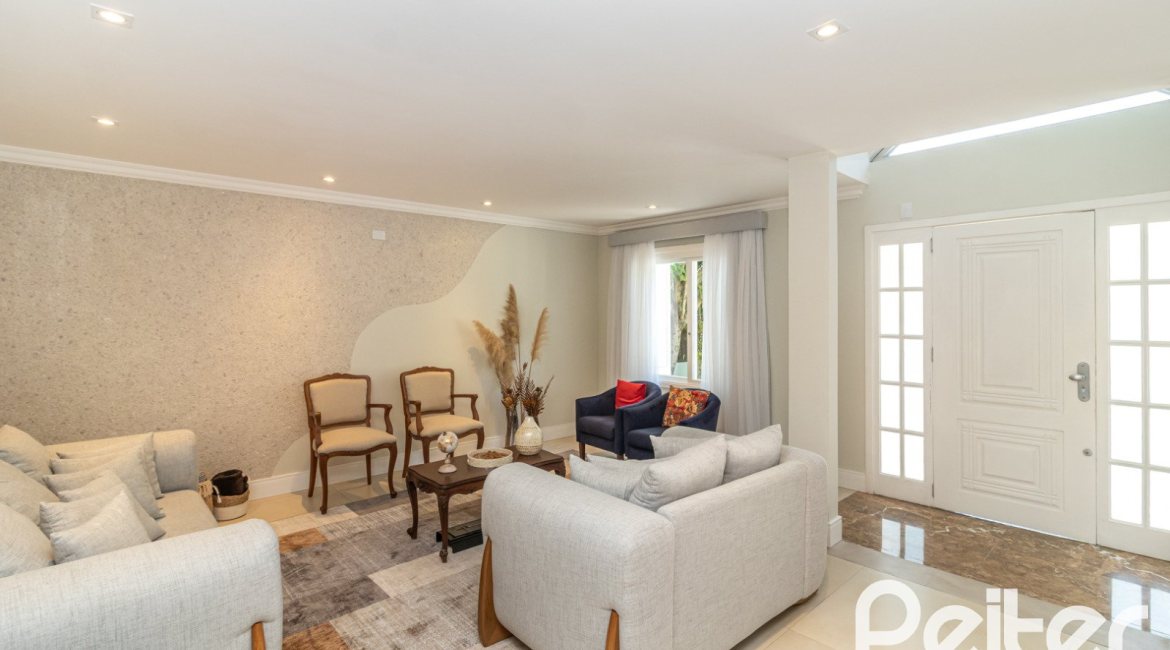 Casa à venda com 380m², 4 dormitórios, 4 suítes, 3 vagas, no bairro Vila Assunção em Porto Alegre