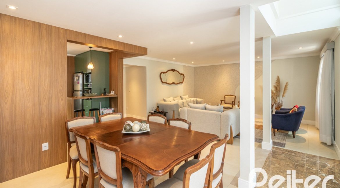 Casa à venda com 380m², 4 dormitórios, 4 suítes, 3 vagas, no bairro Vila Assunção em Porto Alegre