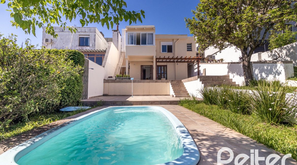 Casa à venda com 380m², 4 dormitórios, 4 suítes, 3 vagas, no bairro Vila Assunção em Porto Alegre