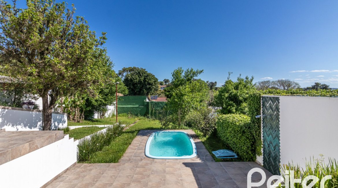 Casa à venda com 380m², 4 dormitórios, 4 suítes, 3 vagas, no bairro Vila Assunção em Porto Alegre