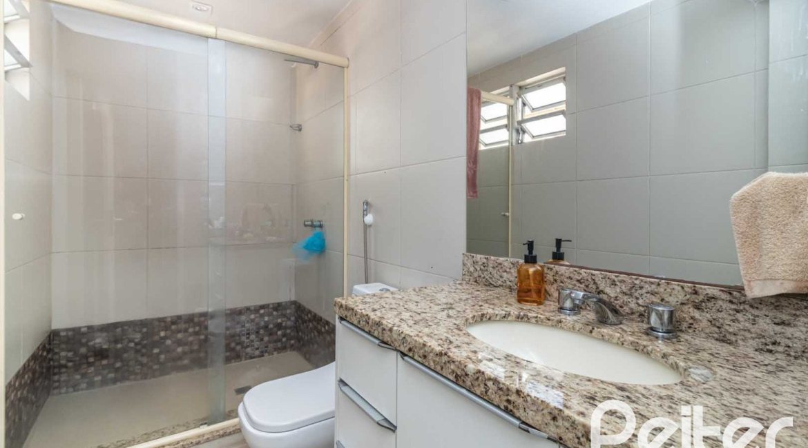 Casa à venda com 380m², 4 dormitórios, 4 suítes, 3 vagas, no bairro Vila Assunção em Porto Alegre