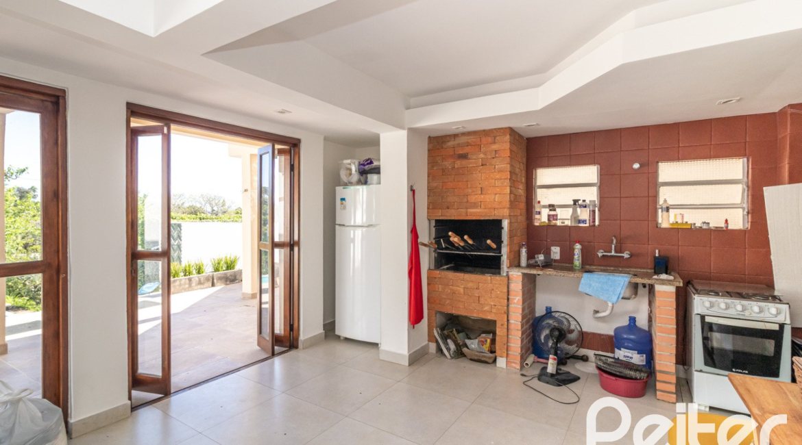 Casa à venda com 380m², 4 dormitórios, 4 suítes, 3 vagas, no bairro Vila Assunção em Porto Alegre