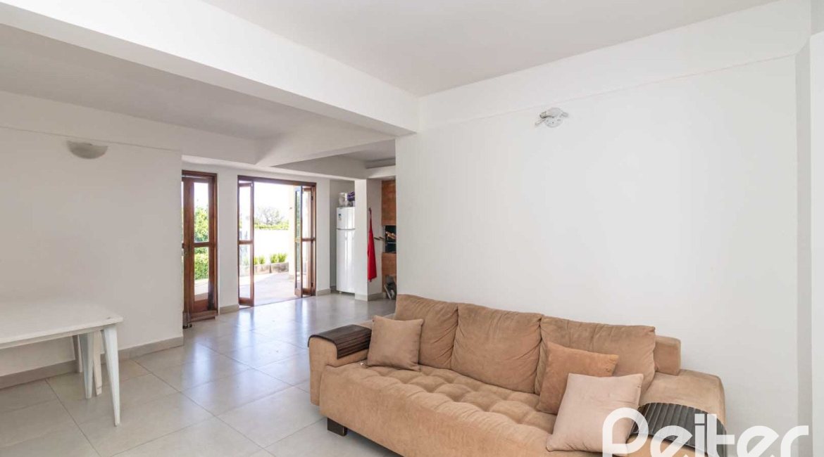 Casa à venda com 380m², 4 dormitórios, 4 suítes, 3 vagas, no bairro Vila Assunção em Porto Alegre