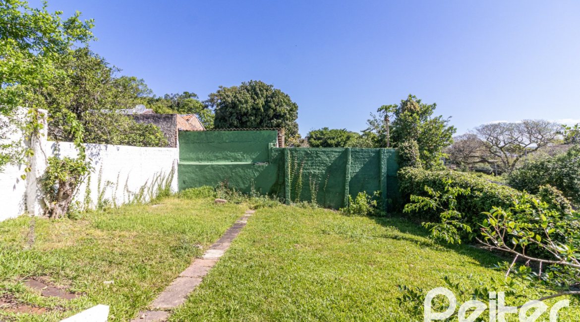 Casa à venda com 380m², 4 dormitórios, 4 suítes, 3 vagas, no bairro Vila Assunção em Porto Alegre