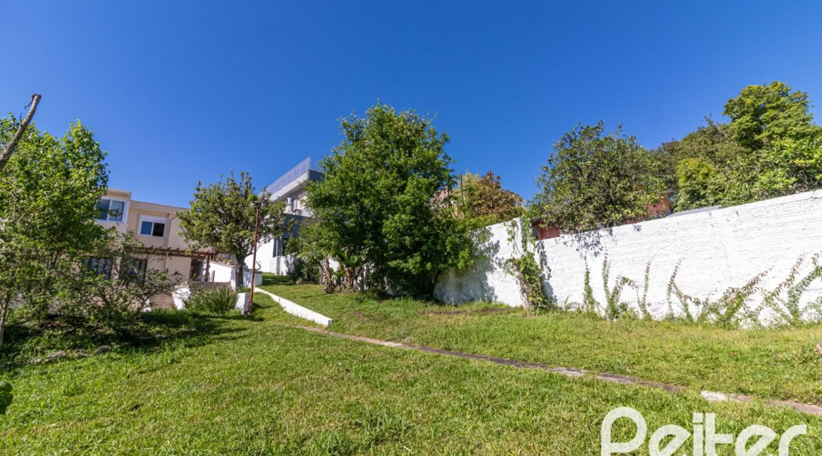 Casa à venda com 380m², 4 dormitórios, 4 suítes, 3 vagas, no bairro Vila Assunção em Porto Alegre