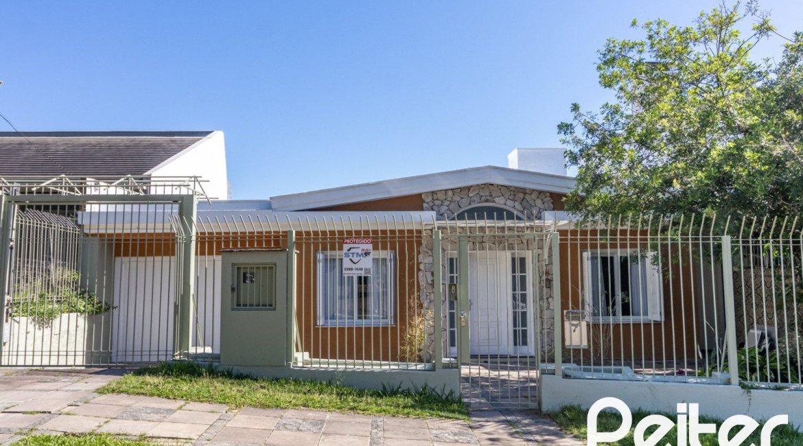 Casa à venda com 380m², 4 dormitórios, 4 suítes, 3 vagas, no bairro Vila Assunção em Porto Alegre