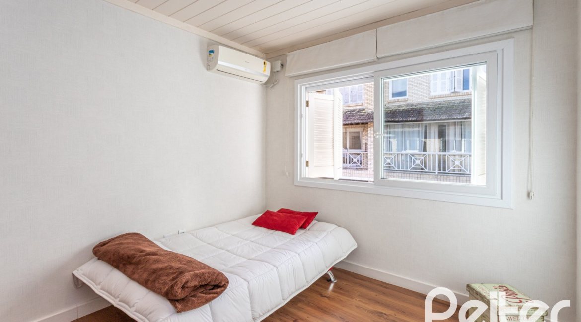 Casa em Condomínio à venda com 186m², 3 dormitórios, 1 suíte, 2 vagas, no bairro Sétimo Céu em Porto Alegre