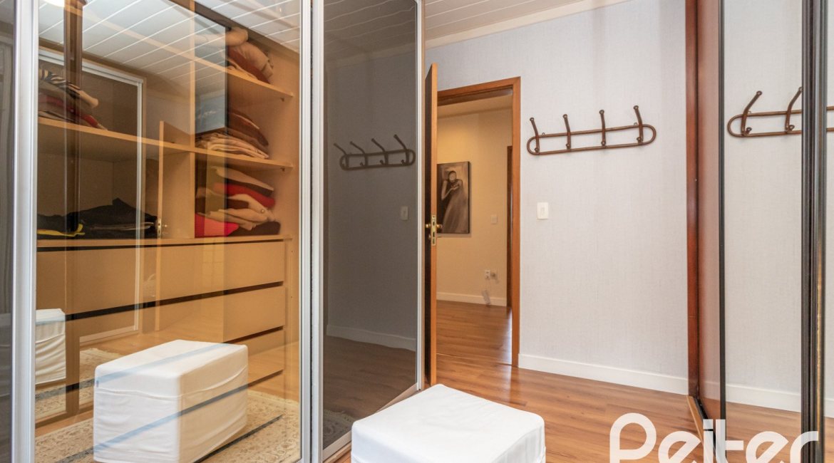 Casa em Condomínio à venda com 186m², 3 dormitórios, 1 suíte, 2 vagas, no bairro Sétimo Céu em Porto Alegre