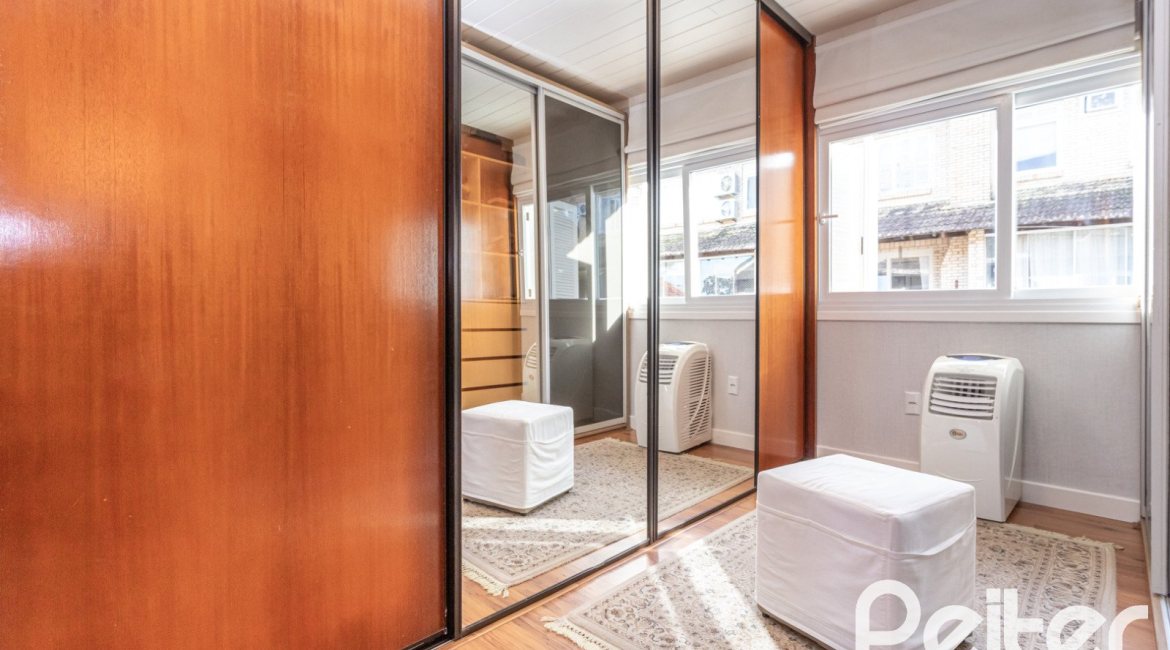 Casa em Condomínio à venda com 186m², 3 dormitórios, 1 suíte, 2 vagas, no bairro Sétimo Céu em Porto Alegre