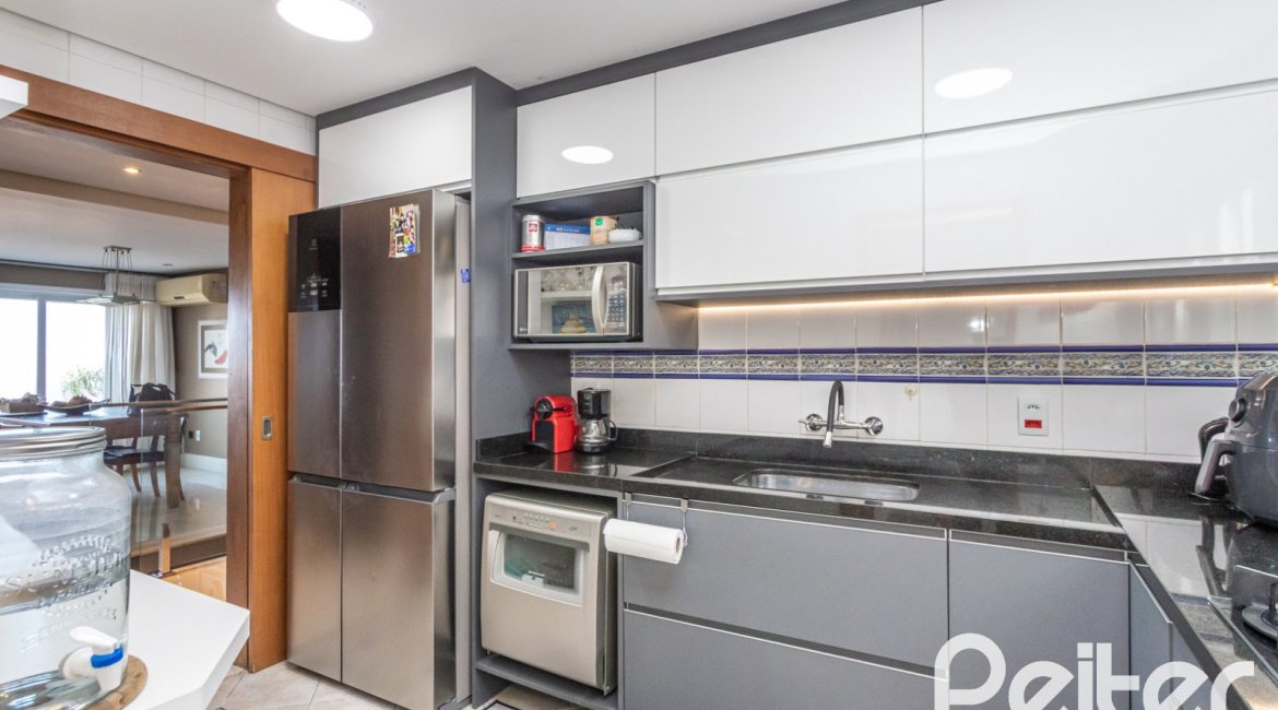 Casa em Condomínio à venda com 186m², 3 dormitórios, 1 suíte, 2 vagas, no bairro Sétimo Céu em Porto Alegre