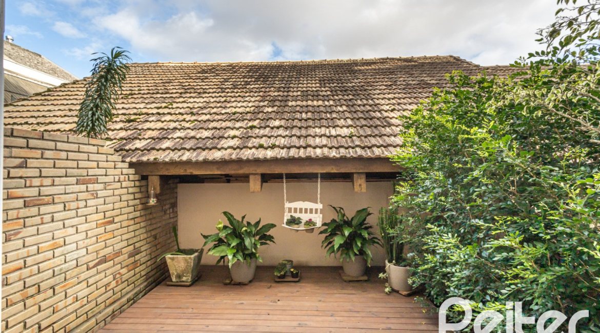 Casa em Condomínio à venda com 186m², 3 dormitórios, 1 suíte, 2 vagas, no bairro Sétimo Céu em Porto Alegre