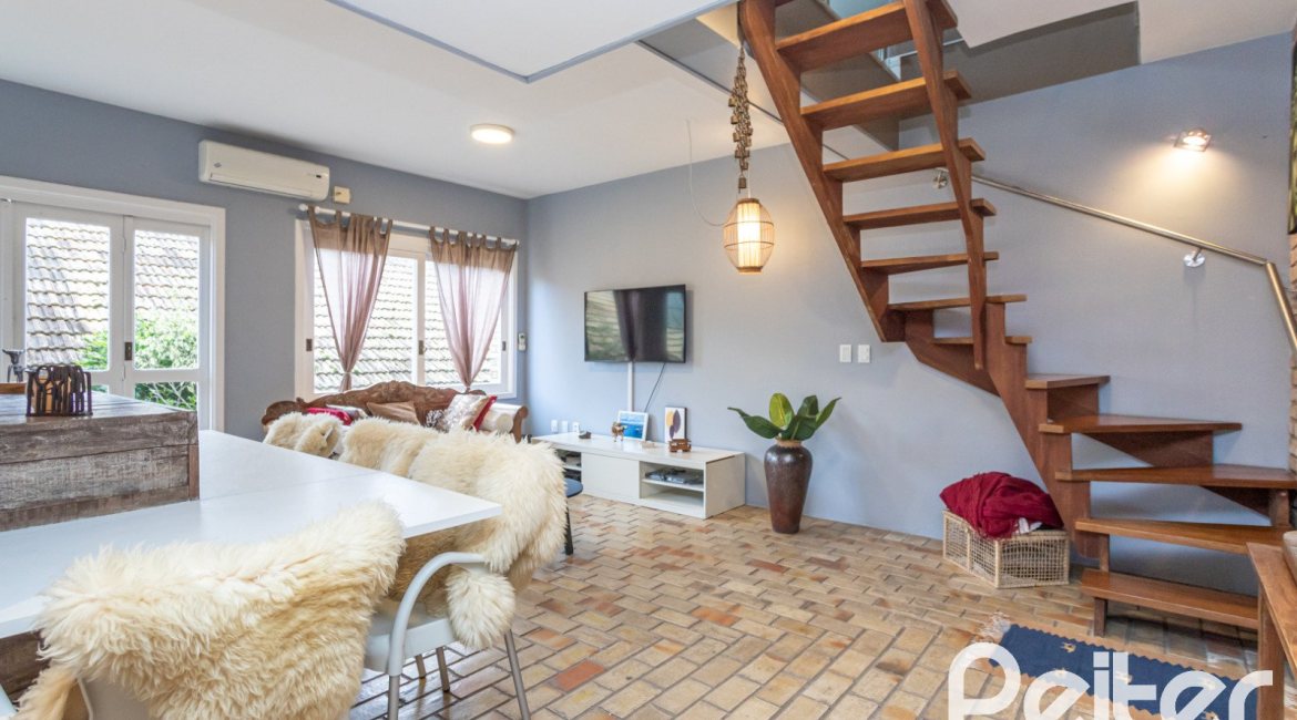 Casa em Condomínio à venda com 186m², 3 dormitórios, 1 suíte, 2 vagas, no bairro Sétimo Céu em Porto Alegre