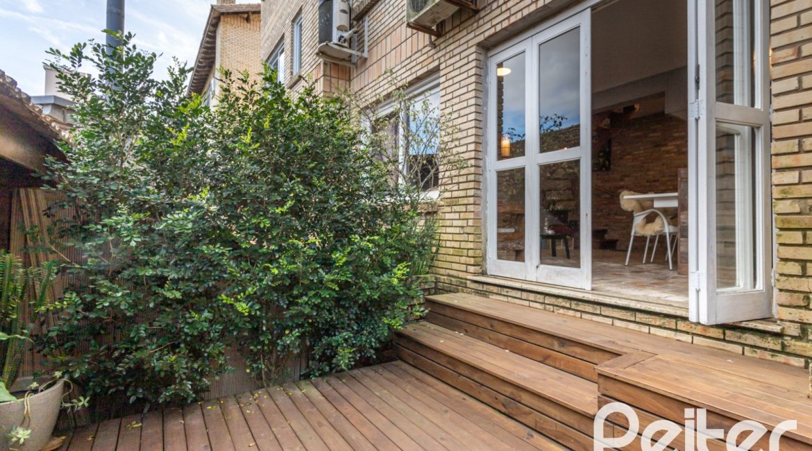 Casa em Condomínio à venda com 186m², 3 dormitórios, 1 suíte, 2 vagas, no bairro Sétimo Céu em Porto Alegre