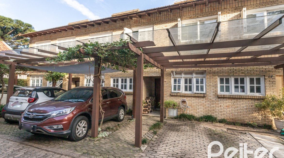 Casa em Condomínio à venda com 186m², 3 dormitórios, 1 suíte, 2 vagas, no bairro Sétimo Céu em Porto Alegre
