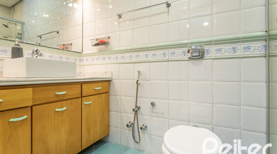 Casa em Condomínio à venda com 186m², 3 dormitórios, 1 suíte, 2 vagas, no bairro Sétimo Céu em Porto Alegre