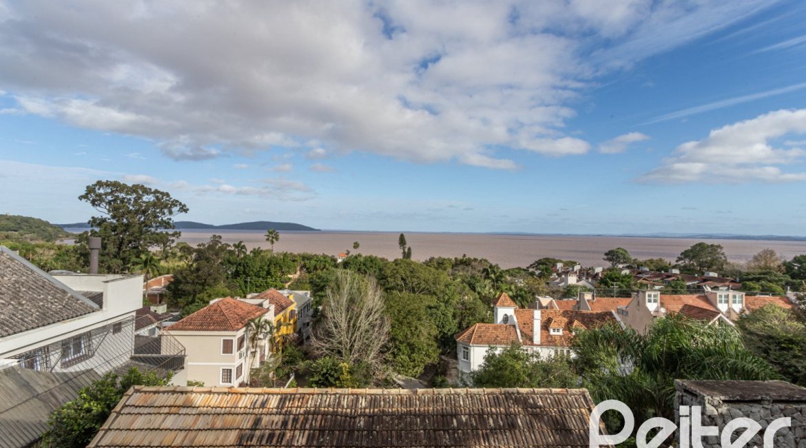 Casa em Condomínio à venda com 186m², 3 dormitórios, 1 suíte, 2 vagas, no bairro Sétimo Céu em Porto Alegre