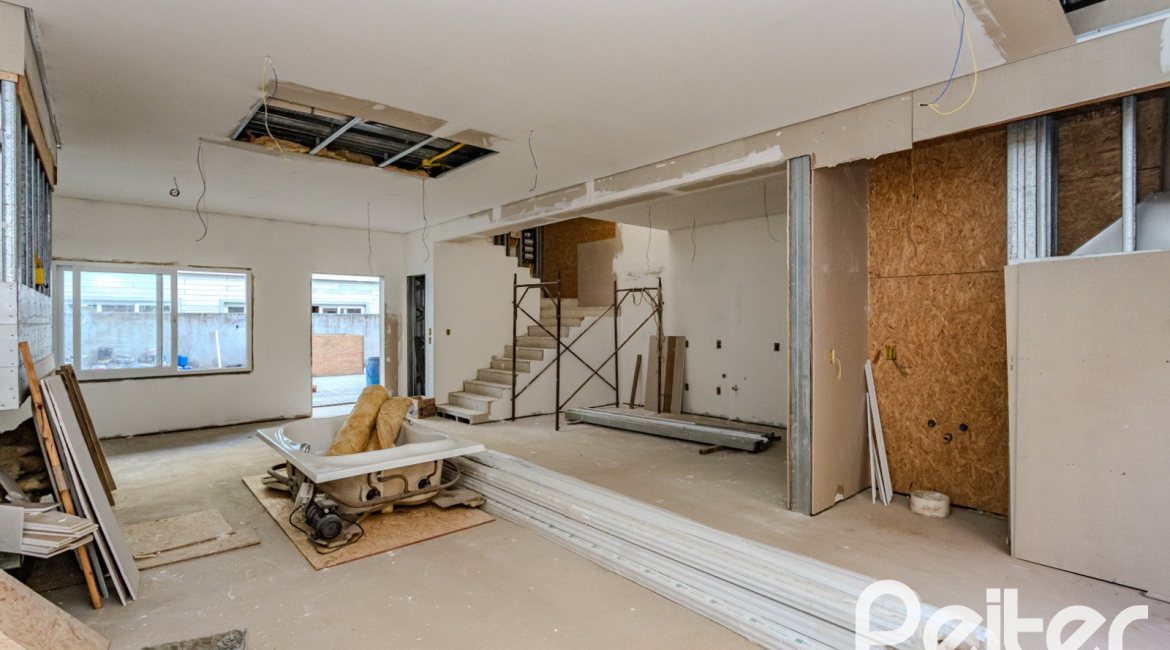 Casa em Condomínio à venda com 237m², 4 dormitórios, 4 suítes, 3 vagas, no bairro Vila Assunção em Porto Alegre