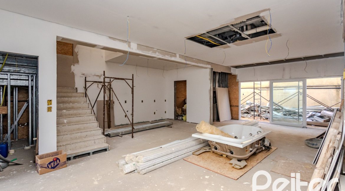 Casa em Condomínio à venda com 237m², 4 dormitórios, 4 suítes, 3 vagas, no bairro Vila Assunção em Porto Alegre