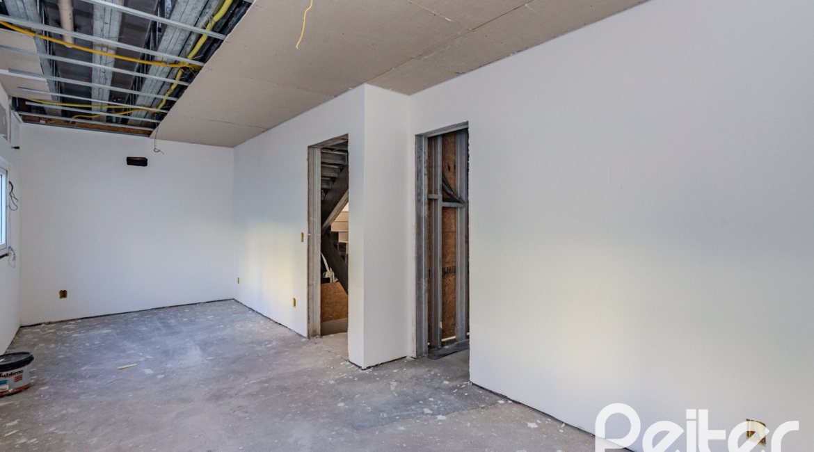 Casa em Condomínio à venda com 237m², 4 dormitórios, 4 suítes, 3 vagas, no bairro Vila Assunção em Porto Alegre
