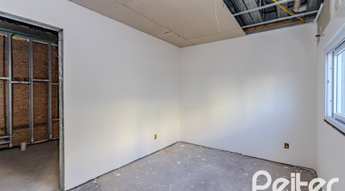 Casa em Condomínio à venda com 237m², 4 dormitórios, 4 suítes, 3 vagas, no bairro Vila Assunção em Porto Alegre