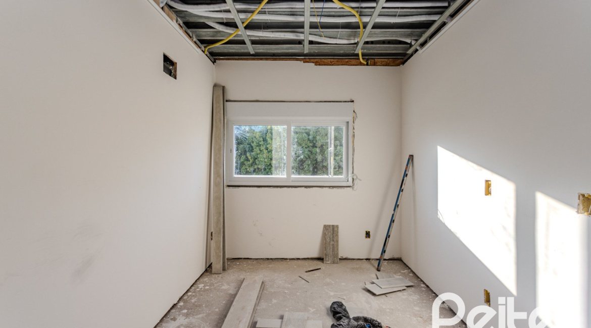 Casa em Condomínio à venda com 237m², 4 dormitórios, 4 suítes, 3 vagas, no bairro Vila Assunção em Porto Alegre