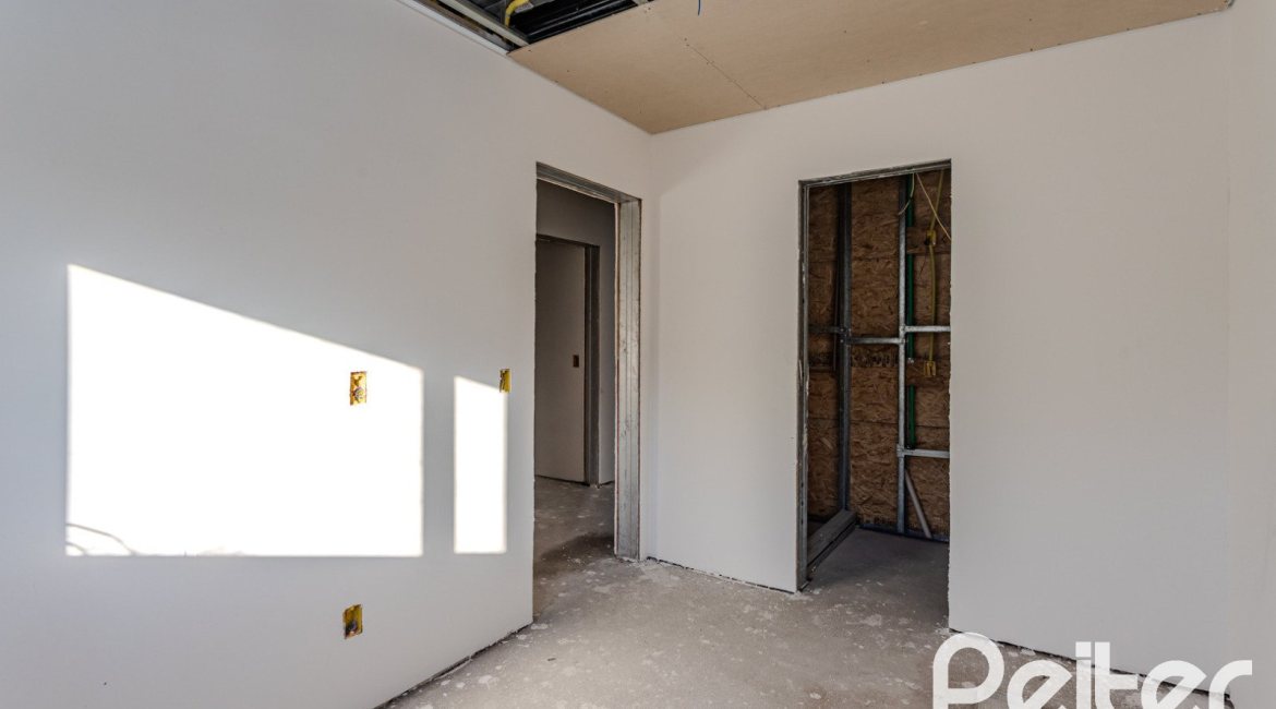 Casa em Condomínio à venda com 237m², 4 dormitórios, 4 suítes, 3 vagas, no bairro Vila Assunção em Porto Alegre