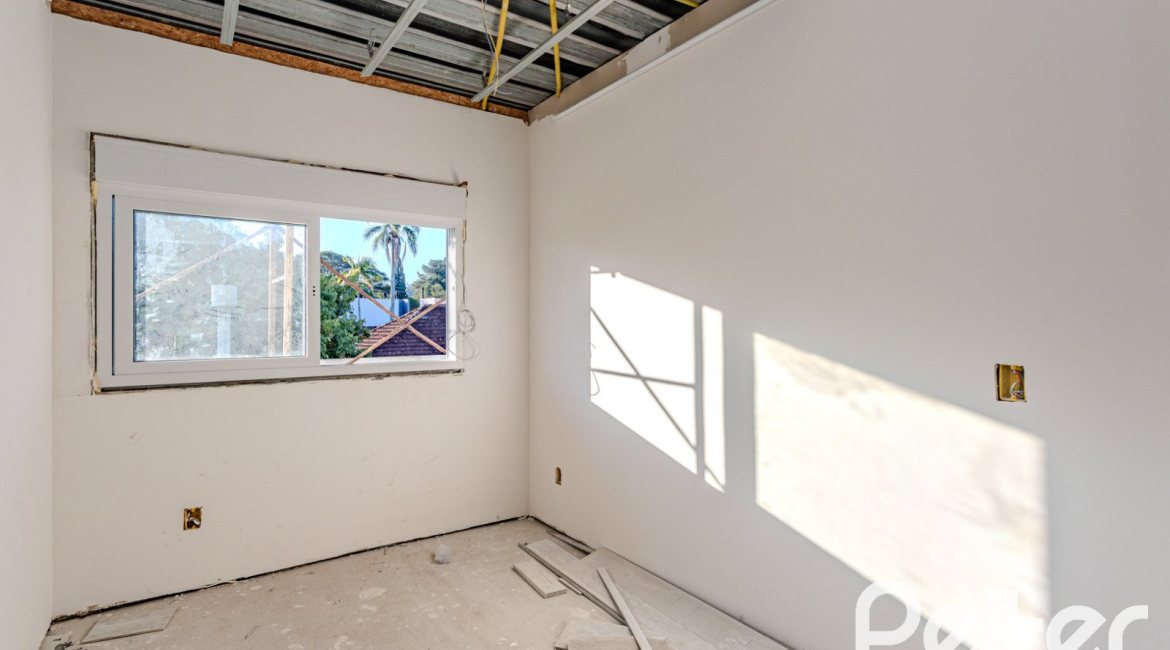 Casa em Condomínio à venda com 237m², 4 dormitórios, 4 suítes, 3 vagas, no bairro Vila Assunção em Porto Alegre