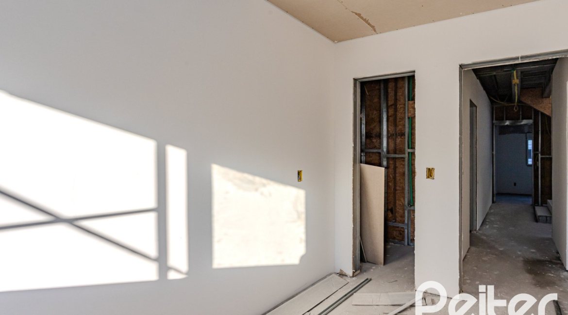Casa em Condomínio à venda com 237m², 4 dormitórios, 4 suítes, 3 vagas, no bairro Vila Assunção em Porto Alegre