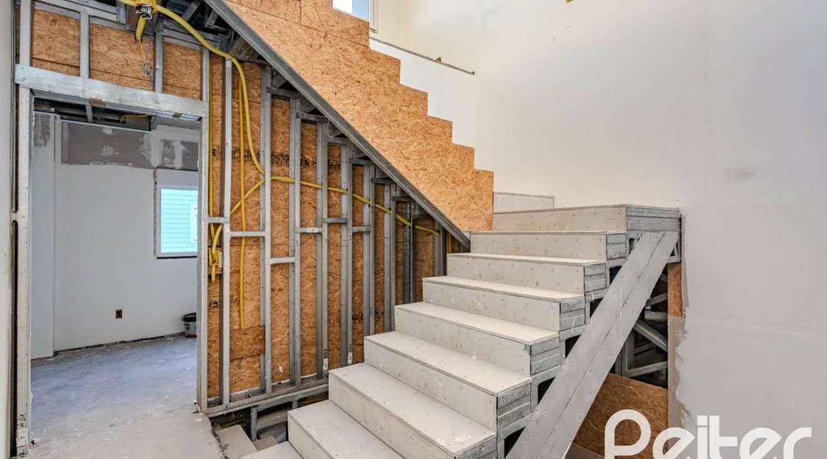 Casa em Condomínio à venda com 237m², 4 dormitórios, 4 suítes, 3 vagas, no bairro Vila Assunção em Porto Alegre