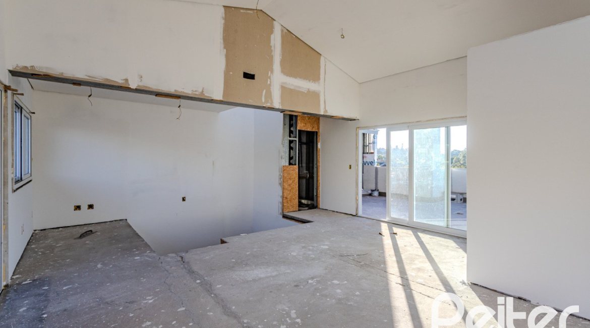 Casa em Condomínio à venda com 237m², 4 dormitórios, 4 suítes, 3 vagas, no bairro Vila Assunção em Porto Alegre