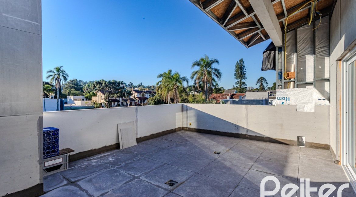 Casa em Condomínio à venda com 237m², 4 dormitórios, 4 suítes, 3 vagas, no bairro Vila Assunção em Porto Alegre