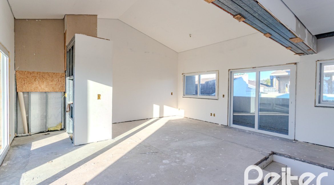 Casa em Condomínio à venda com 237m², 4 dormitórios, 4 suítes, 3 vagas, no bairro Vila Assunção em Porto Alegre