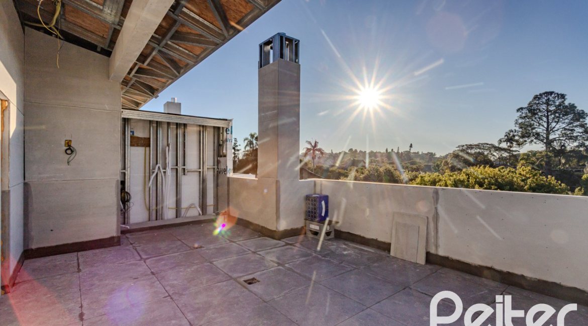 Casa em Condomínio à venda com 237m², 4 dormitórios, 4 suítes, 3 vagas, no bairro Vila Assunção em Porto Alegre
