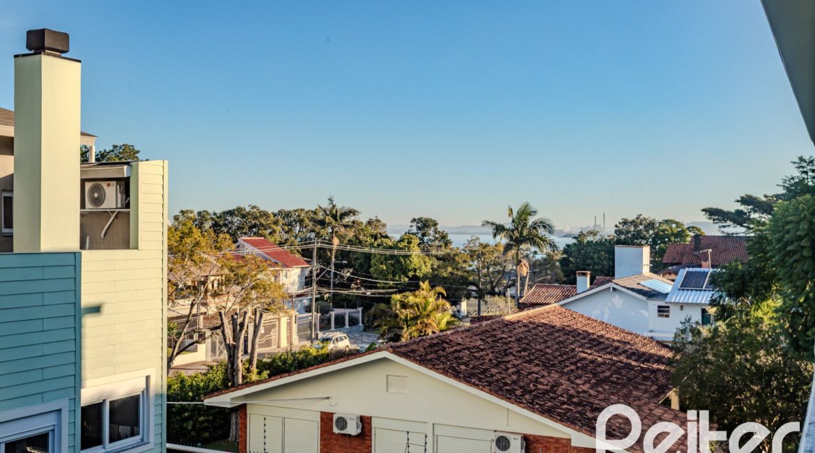 Casa em Condomínio à venda com 237m², 4 dormitórios, 4 suítes, 3 vagas, no bairro Vila Assunção em Porto Alegre