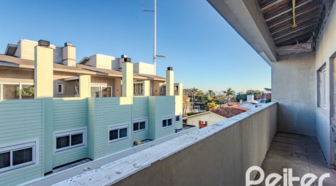 Casa em Condomínio à venda com 237m², 4 dormitórios, 4 suítes, 3 vagas, no bairro Vila Assunção em Porto Alegre