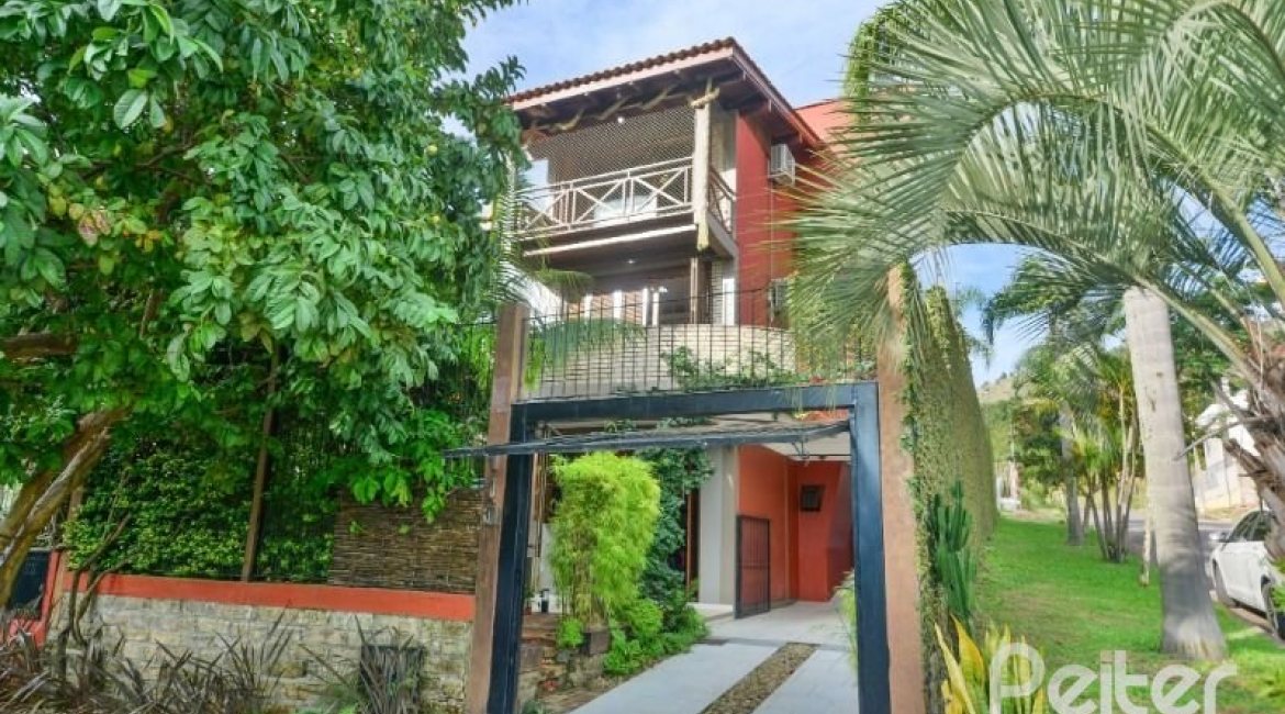 Casa à venda com 157m², 3 dormitórios, 1 suíte, 3 vagas, no bairro Guaruja em Porto Alegre