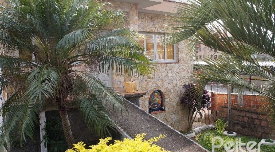 Terreno à venda com 582m², no bairro Tristeza em Porto Alegre