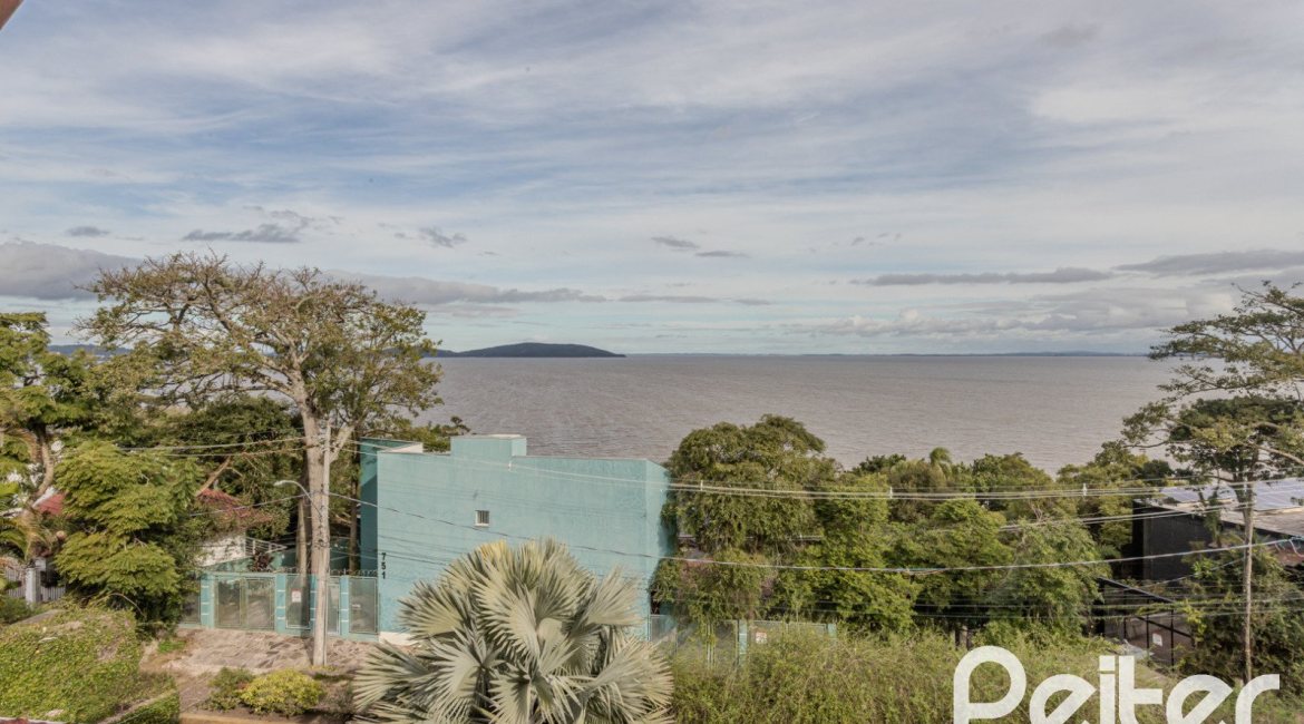 Casa à venda com 450m², 4 dormitórios, 3 suítes, 5 vagas, no bairro Vila Conceição em Porto Alegre