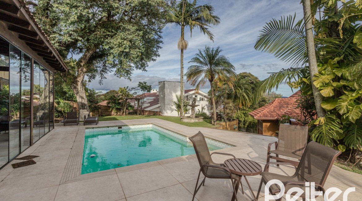 Casa à venda com 450m², 4 dormitórios, 3 suítes, 5 vagas, no bairro Vila Conceição em Porto Alegre
