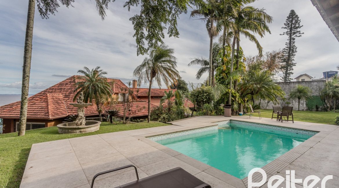 Casa à venda com 450m², 4 dormitórios, 3 suítes, 5 vagas, no bairro Vila Conceição em Porto Alegre