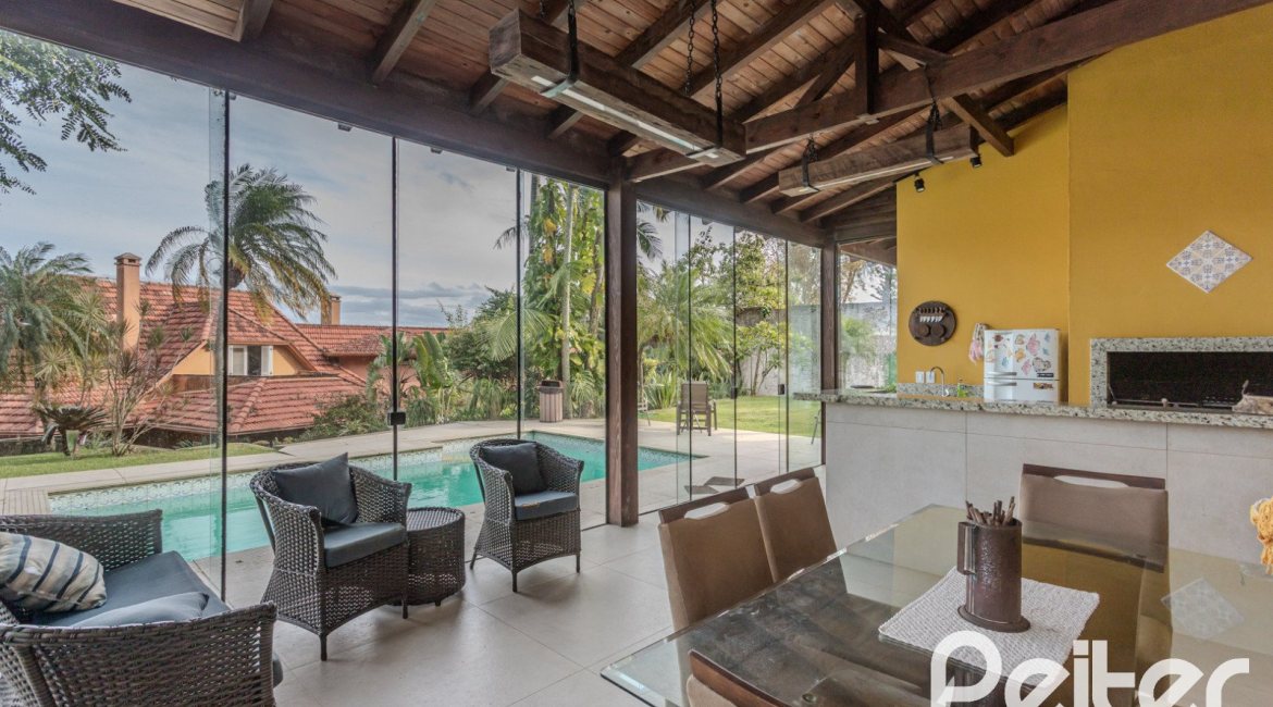 Casa à venda com 450m², 4 dormitórios, 3 suítes, 5 vagas, no bairro Vila Conceição em Porto Alegre