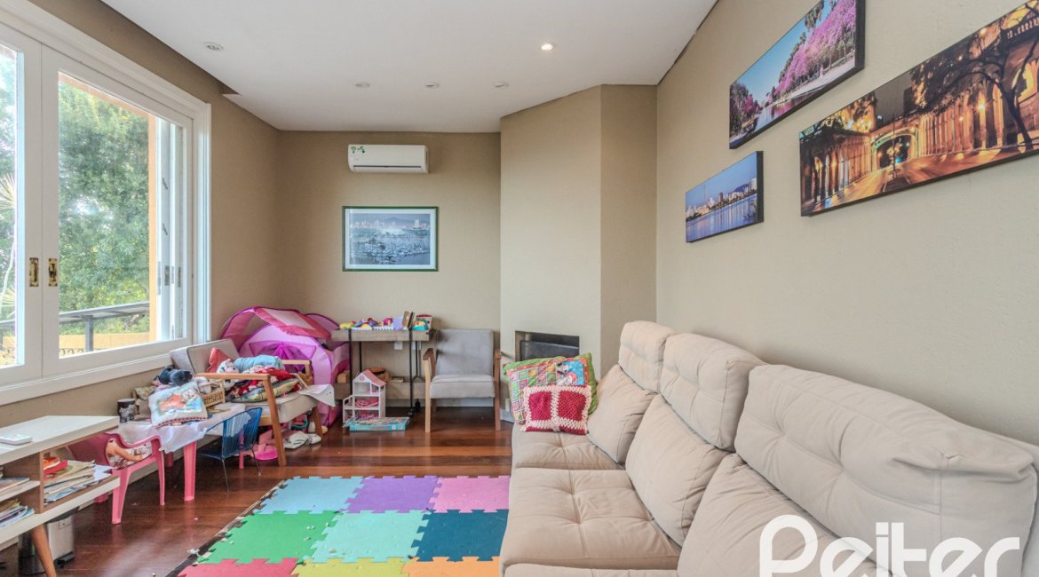Casa à venda com 450m², 4 dormitórios, 3 suítes, 5 vagas, no bairro Vila Conceição em Porto Alegre